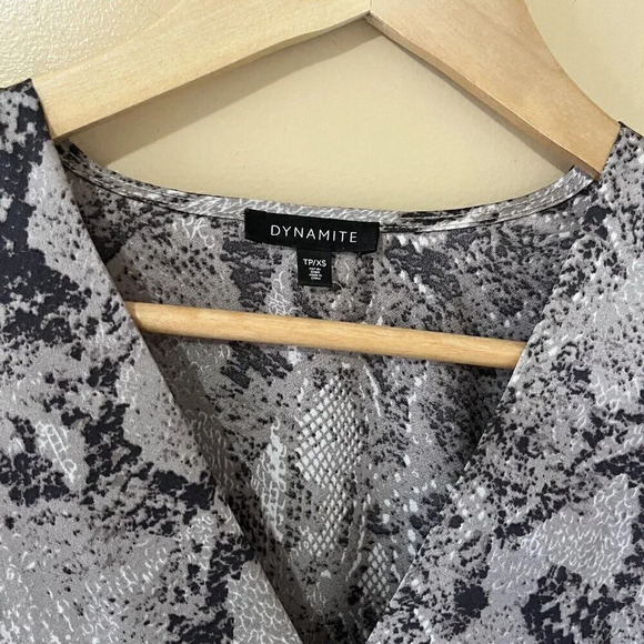 Dynamite| Sexy Silky Snake Print Silver Satin V-Neck Long Sleeve Bodysuit Sz XS - Picture 4 of 6